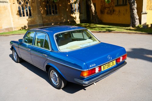 1985 Mercedes-Benz W123 200 For Sale (picture 21 of 208)