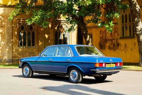 1985 Mercedes-Benz W123 200 For Sale (picture 24 of 208)