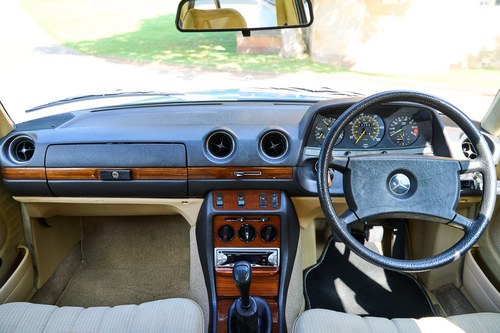1985 Mercedes-Benz W123 200 For Sale (picture 39 of 208)