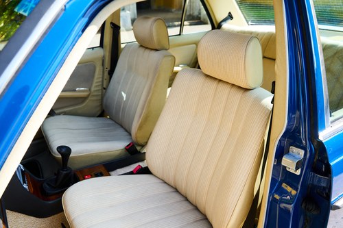 1985 Mercedes-Benz W123 200 For Sale (picture 56 of 208)