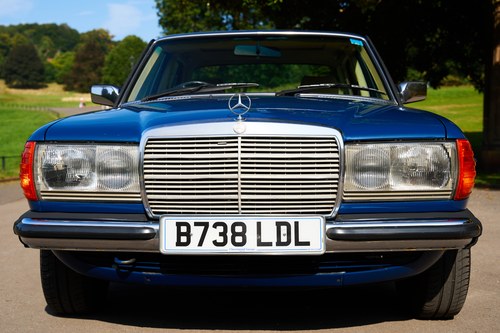 1985 Mercedes-Benz W123 200 For Sale (picture 102 of 208)