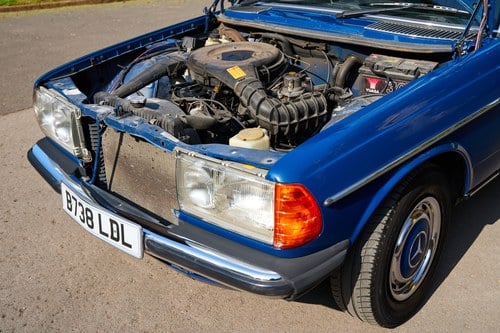 1985 Mercedes-Benz W123 200 For Sale (picture 146 of 208)