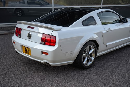 2009 Ford Mustang GT 4.6L V8 45th Anniversary ‘Glass Roof’ Te koop (foto 230 van 331)