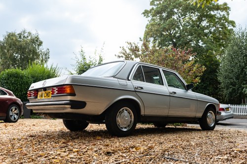 1984 Mercedes-Benz 200 (W123) zum Verkauf (Bild 8 von 259)