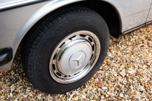 1984 Mercedes-Benz 200 (W123) zum Verkauf (Bild 22 von 259)