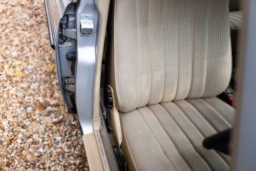 1984 Mercedes-Benz 200 (W123) zum Verkauf (Bild 31 von 259)