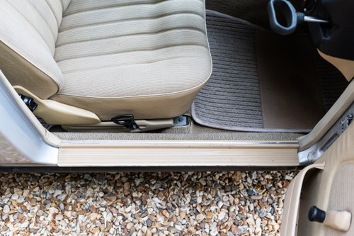 1984 Mercedes-Benz 200 (W123) zum Verkauf (Bild 34 von 259)