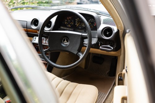 1984 Mercedes-Benz 200 (W123) zum Verkauf (Bild 24 von 259)