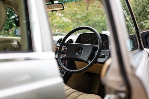 1984 Mercedes-Benz 200 (W123) zum Verkauf (Bild 26 von 259)