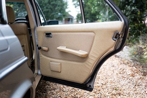 1984 Mercedes-Benz 200 (W123) zum Verkauf (Bild 59 von 259)