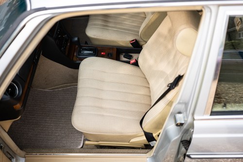 1984 Mercedes-Benz 200 (W123) zum Verkauf (Bild 92 von 259)