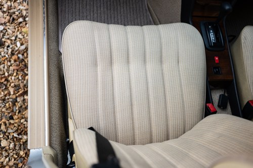 1984 Mercedes-Benz 200 (W123) zum Verkauf (Bild 93 von 259)