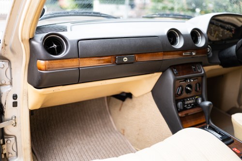 1984 Mercedes-Benz 200 (W123) zum Verkauf (Bild 94 von 259)