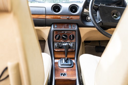 1984 Mercedes-Benz 200 (W123) zum Verkauf (Bild 123 von 259)