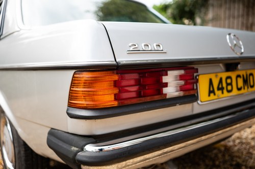 1984 Mercedes-Benz 200 (W123) zum Verkauf (Bild 146 von 259)