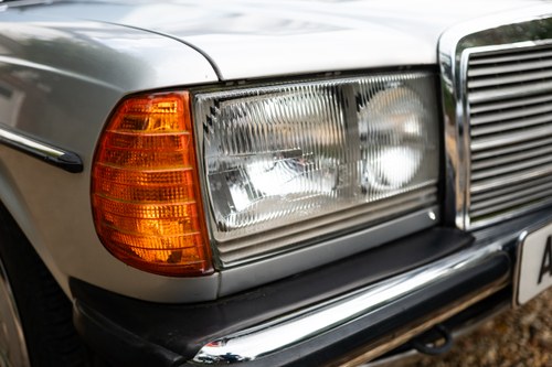 1984 Mercedes-Benz 200 (W123) zum Verkauf (Bild 155 von 259)