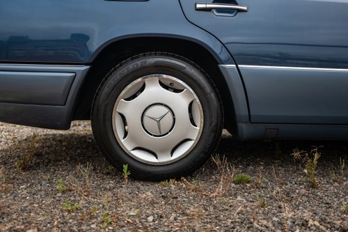 1993 Mercedes Benz E280 (W124) zum Verkauf (Bild 34 von 241)