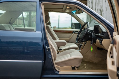 1993 Mercedes Benz E280 (W124) zum Verkauf (Bild 40 von 241)