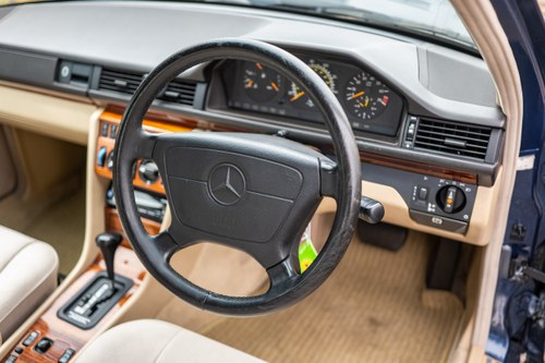 1993 Mercedes Benz E280 (W124) zum Verkauf (Bild 42 von 241)