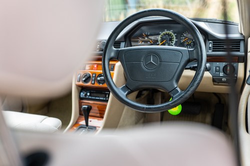 1993 Mercedes Benz E280 (W124) zum Verkauf (Bild 43 von 241)