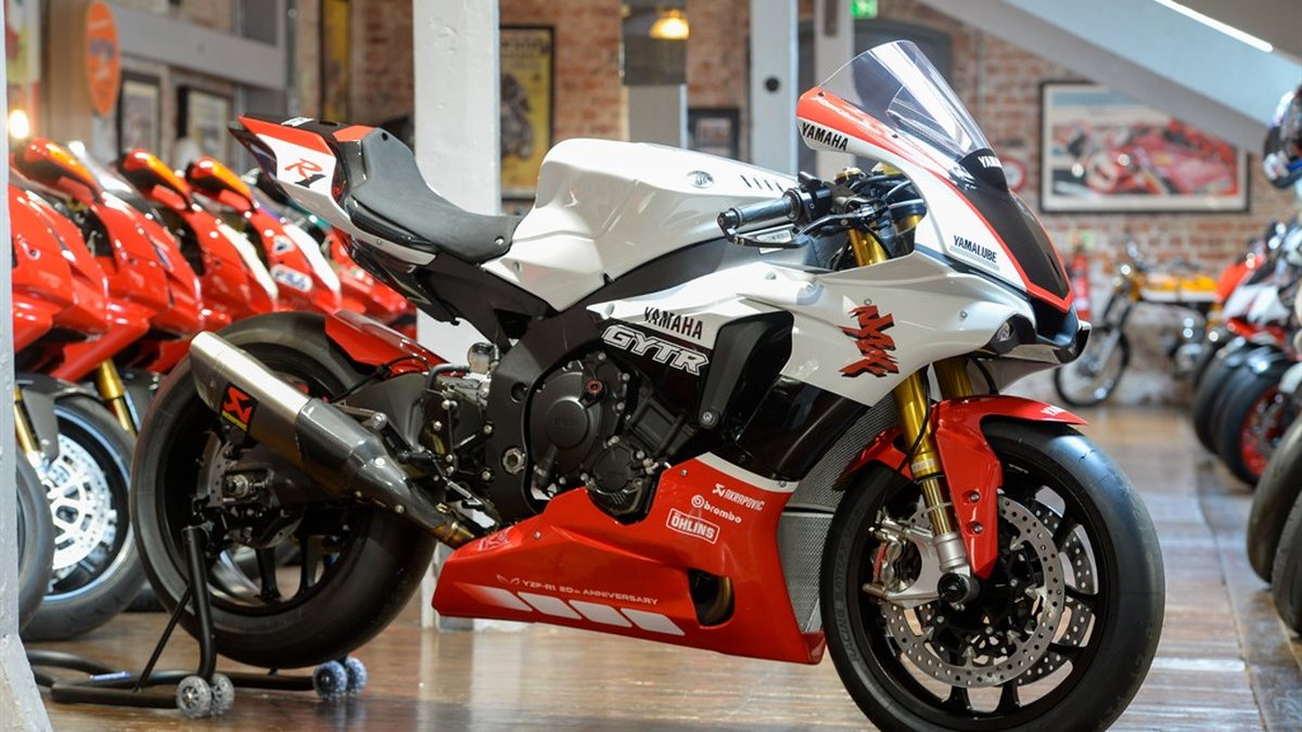 2019 Yamaha YZF R1 White Manual in United Kingdom - For Sale | Car ...