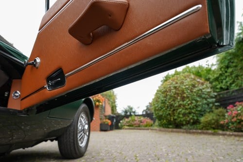 1974 Jaguar E-Type Series 3 V12 OTS RHD In vendita (immagine 120 di 295)