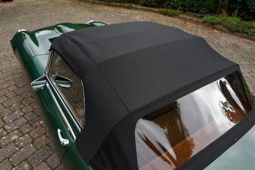 1974 Jaguar E-Type Series 3 V12 OTS RHD In vendita (immagine 202 di 295)