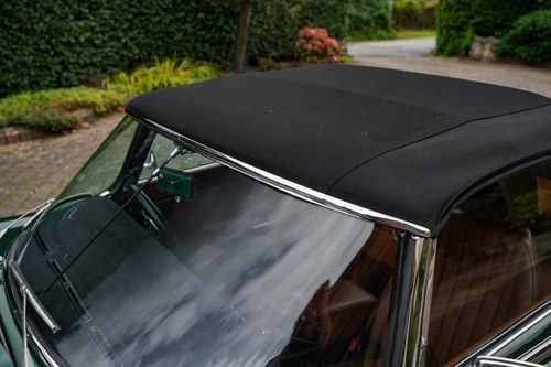 1974 Jaguar E-Type Series 3 V12 OTS RHD In vendita (immagine 204 di 295)