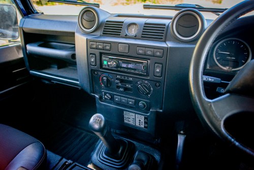 2014 Land Rover Defender 90 XS 2.2TDI For Sale (picture 15 of 91)