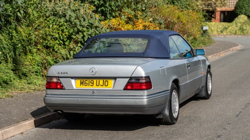 1995 Mercedes-Benz E220 Cabriolet A124 In vendita (immagine 11 di 202)