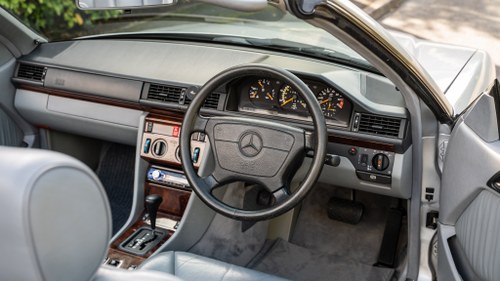 1995 Mercedes-Benz E220 Cabriolet A124 In vendita (immagine 17 di 202)