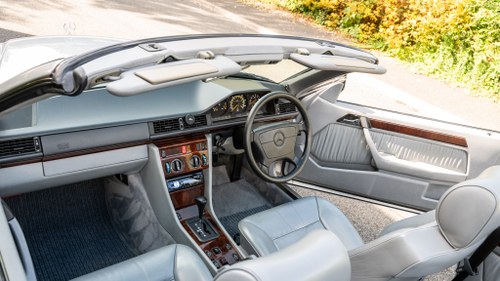 1995 Mercedes-Benz E220 Cabriolet A124 In vendita (immagine 25 di 202)