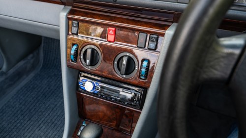 1995 Mercedes-Benz E220 Cabriolet A124 In vendita (immagine 30 di 202)