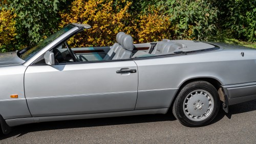 1995 Mercedes-Benz E220 Cabriolet A124 In vendita (immagine 102 di 202)