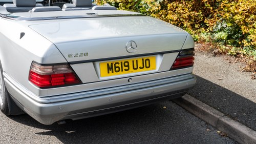 1995 Mercedes-Benz E220 Cabriolet A124 In vendita (immagine 109 di 202)