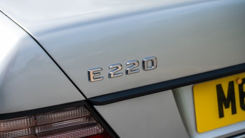 1995 Mercedes-Benz E220 Cabriolet A124 In vendita (immagine 110 di 202)