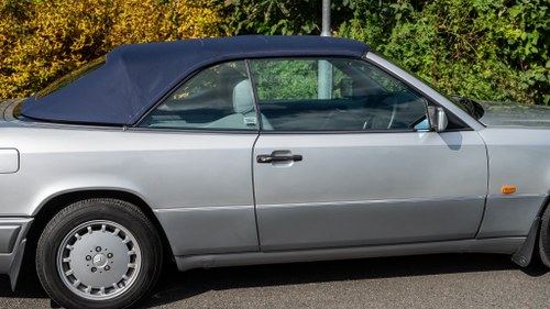 1995 Mercedes-Benz E220 Cabriolet A124 In vendita (immagine 127 di 202)