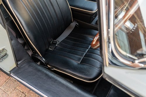 1970 Jaguar E-Type Series II 4.2 FHC Te koop (foto 21 van 165)