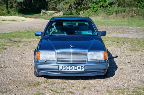 1992 Mercedes-Benz 300CE Auto zum Verkauf (Bild 5 von 164)