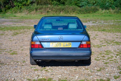 1992 Mercedes-Benz 300CE Auto zum Verkauf (Bild 9 von 164)