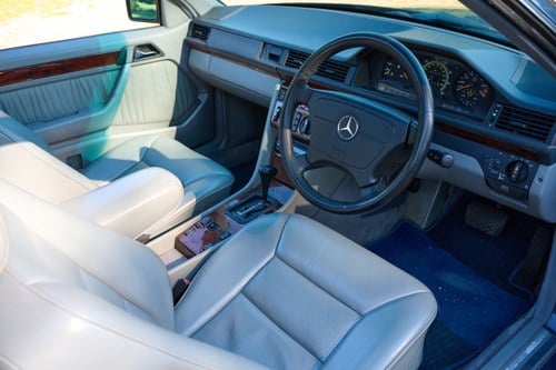 1992 Mercedes-Benz 300CE Auto zum Verkauf (Bild 21 von 164)