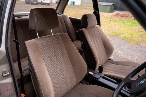 1987 BMW E30 316 zum Verkauf (Bild 35 von 193)