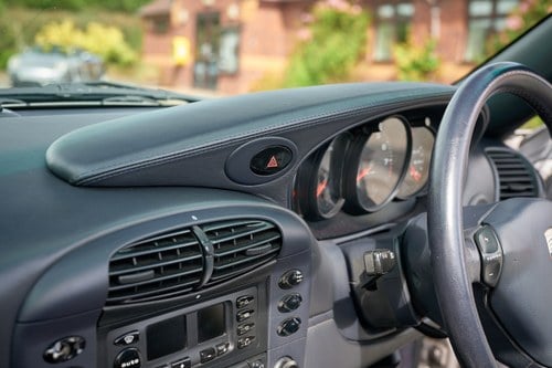 2001 Porsche 911 996 Carrera 4 Tiptronic 3.4 En venta (imagen 72 de 224)