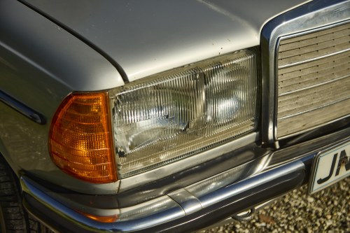 1982 Mercedes-Benz C123 230CE Pillarless Coupe In vendita (immagine 95 di 173)