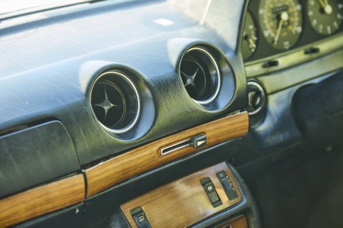 1982 Mercedes-Benz C123 230CE Pillarless Coupe In vendita (immagine 58 di 173)