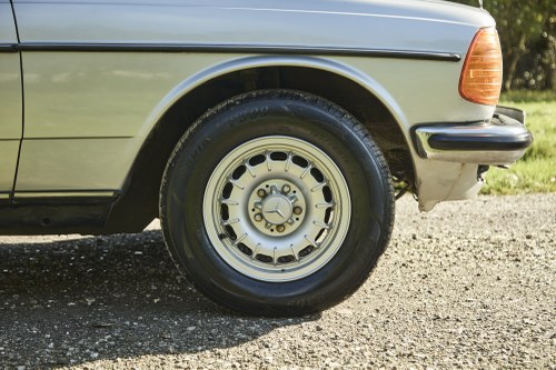 1982 Mercedes-Benz C123 230CE Pillarless Coupe In vendita (immagine 12 di 173)