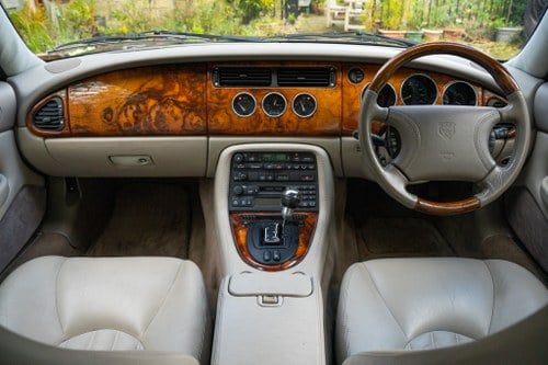 1998 Jaguar XKR X100 In vendita (immagine 27 di 110)