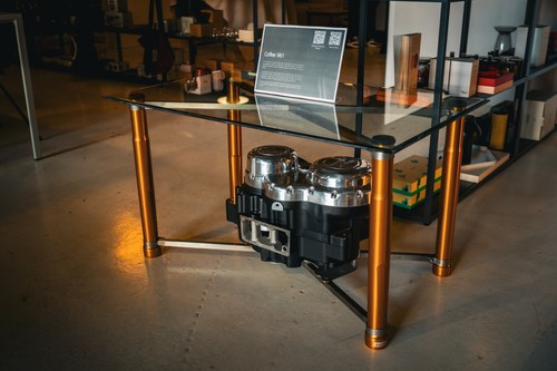 Norton 961 Engine Coffee Table for the 'Pass the Smile' Char Zu verkaufen durch Auktion