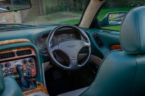 2001 Aston Martin DB7 V12 Vantage Volante In vendita (immagine 36 di 116)