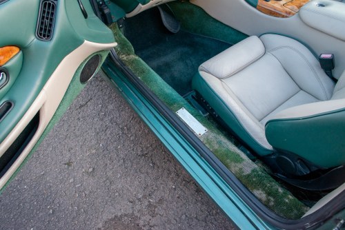 2001 Aston Martin DB7 V12 Vantage Volante In vendita (immagine 39 di 116)